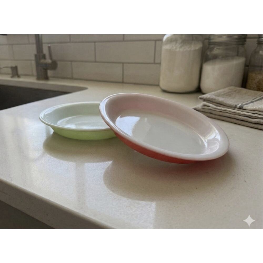 Two Pyrex Vintage Pie Plates Faded Lime Green And Hot Pink, Made In‎ USA, GUC